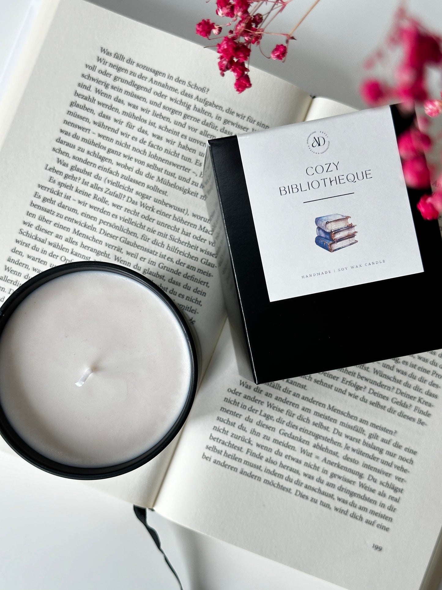 Duftkerze Book Merch